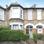 Rustic Garden House In The Heart Of East London